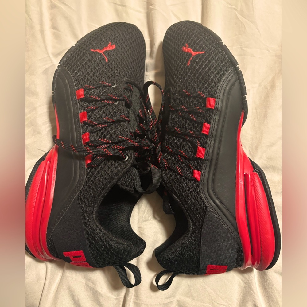 Men’s Black PUMA sneakers